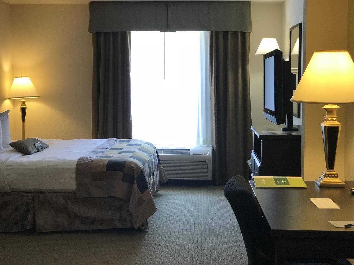 Wingate By Wyndham Hotel
